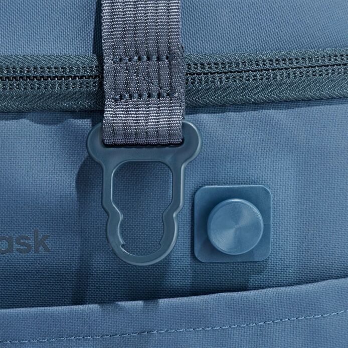 carryouttm-soft-cooler-30-l-y4 250815_hydro_cooler_details_14856_2_5.jpg