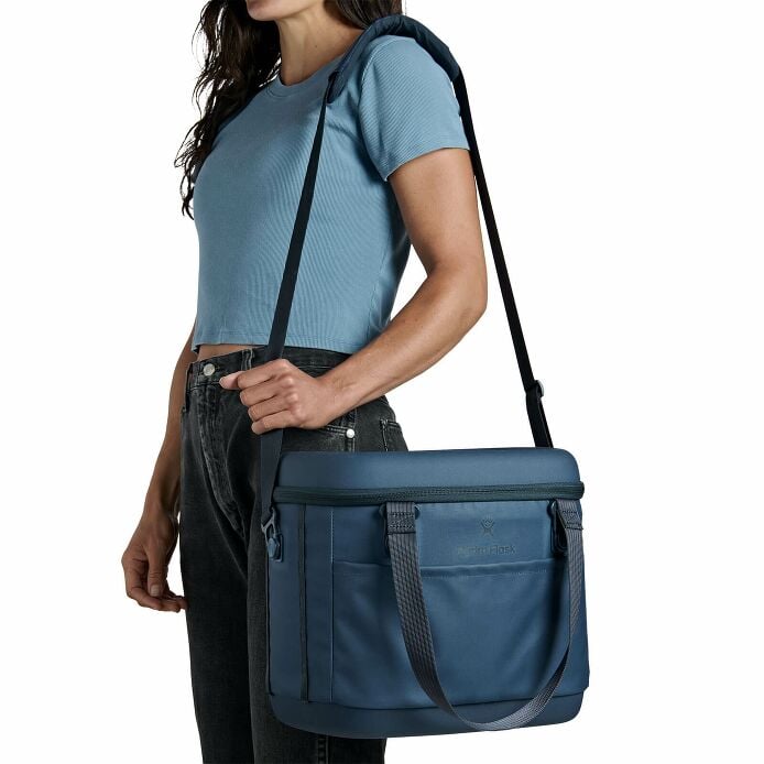carryouttm-soft-cooler-15-l-g8 250815_hydro_s26_hb_14556_6.jpg
