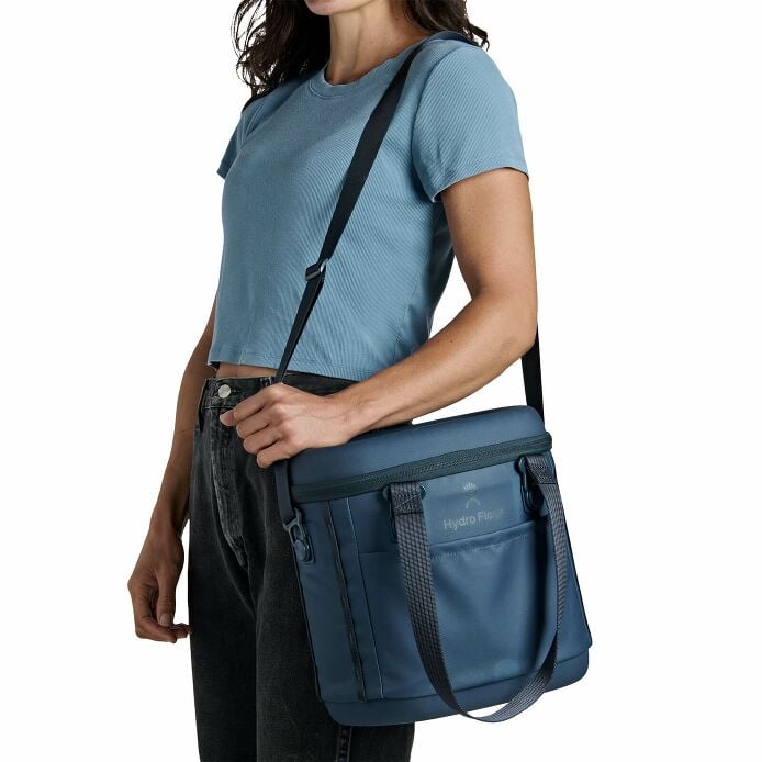 carryouttm-soft-cooler-10-l-q1 250815_hydro_s26_hb_14560_1_4.jpg