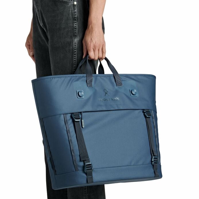 carryouttm-soft-cooler-tote-30-l-v9 250815_hydro_s26_hb_14619_2.jpg