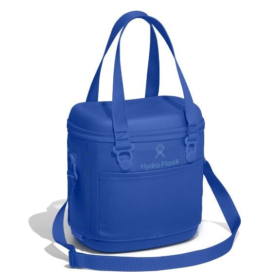 carryouttm-soft-cooler-10-l-q1 6pco382_carryout_cooler_10l_capri_blue_angled_1.jpg