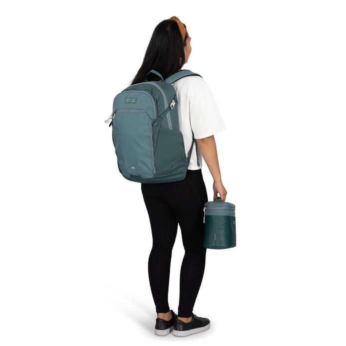 osprey-axis-x-hydro-flask-campus-essentials-bundle-r1 axisxhydroflask_s26_onbody2_cascadeblue_10007249_2.jpg