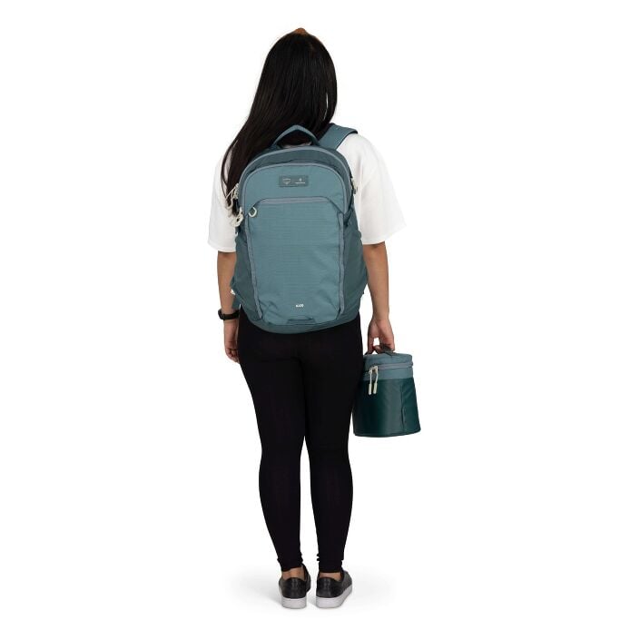 osprey-axis-x-hydro-flask-campus-essentials-bundle-r1 axisxhydroflask_s26_onbody3_cascadeblue_10007249_2.jpg