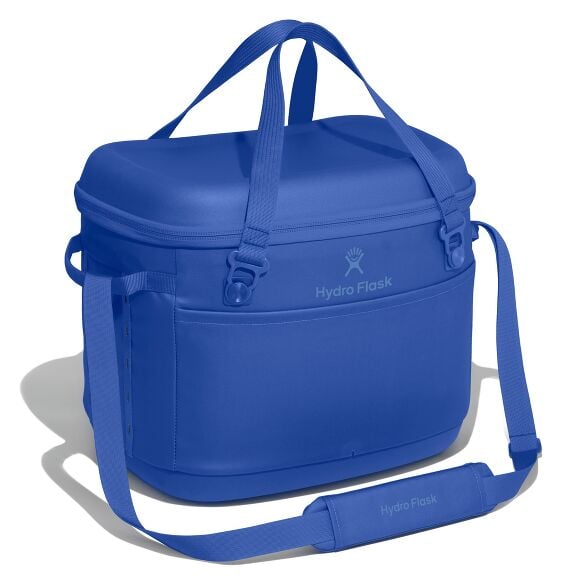 carryouttm-soft-cooler-30-l-y4 cpco382_carryout_cooler_30l_capri_blue_angled_1.jpg