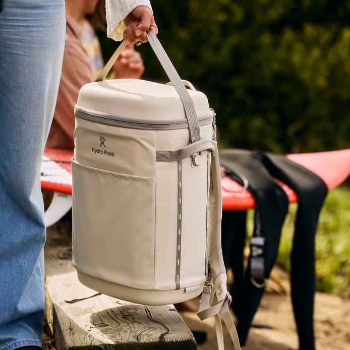carryouttm-backpack-22-l-z8 hf_carryout_bouwer_d1_l1_torrey_pines_lifestyle_1444_2.jpg