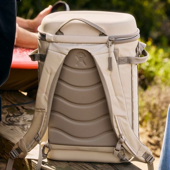 carryouttm-backpack-22-l-z8 hf_carryout_bouwer_d1_l1_torrey_pines_lifestyle_1841_3.jpg