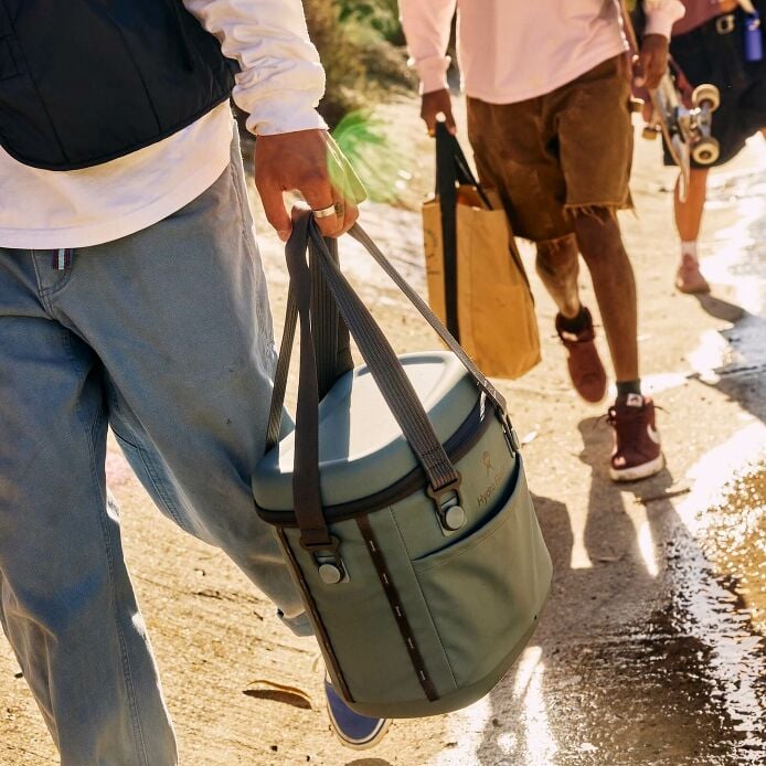 carryouttm-soft-cooler-10-l-q1 hf_carryout_bouwer_d2_l3_skate_ditch_3744_5.jpg