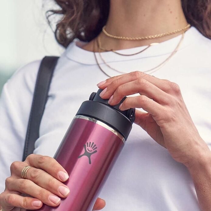 24-oz-lightweight-chug-cap-bottle-l4 hf_s26_lightweight_mcinnis_5123_1_1.jpg