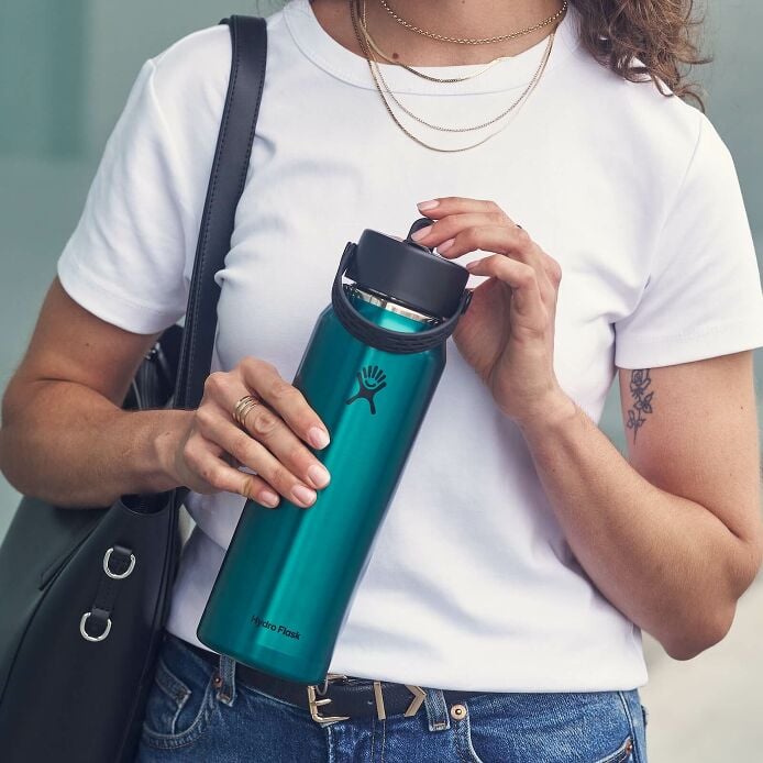 32-oz-lightweight-flex-straw-bottle-x0 hf_s26_lightweight_mcinnis_5167_2_3.jpg