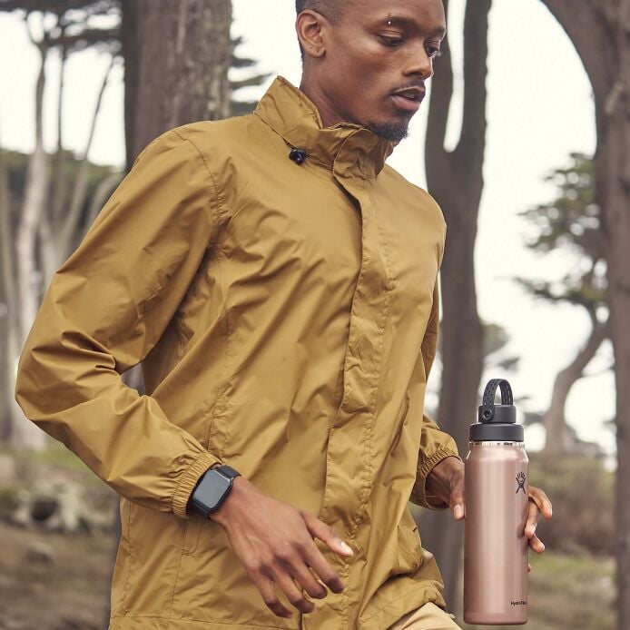 32-oz-lightweight-chug-cap-bottle-k9 hf_s26_lightweight_mcinnis_6206_1_2.jpg