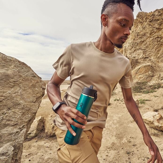 24-oz-lightweight-flex-straw-bottle-s0 hf_s26_lightweight_mcinnis_6828_4.jpg