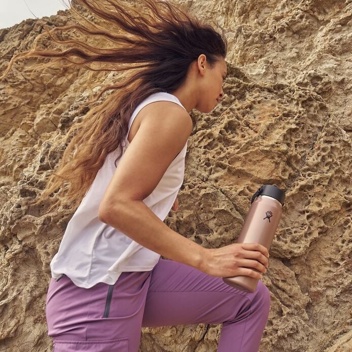 32-oz-lightweight-flex-straw-bottle-x0 hf_s26_lightweight_mcinnis_6946_1_3.jpg