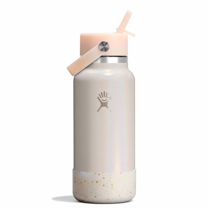 medium-boot-r2 le-f25w32-g-32-oz-wide-flex-straw-cap-glimmer-cream-straight-withboot_1_1_1.jpg