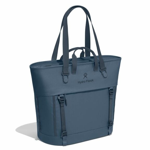 carryouttm-soft-cooler-tote-30-l-v9 maxiit384-carryout-tote-30l-harbor-blue-angled_1_1.jpg