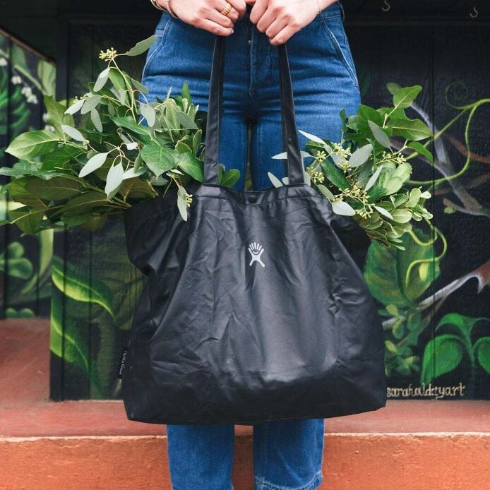 20-l-tag-along-tote-f8 s25_tagalongtote_post_3_1_1_1.jpg