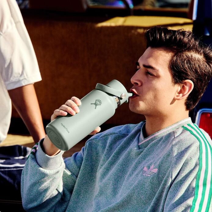 32-oz-wide-mouth-with-flex-straw-cap-b2 s25_tailgating_brouwer_exp-2028-06-01_04-6336_1__5.jpg